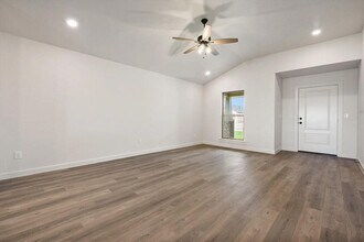 7215 8th St in Lubbock, TX - Building Photo - Building Photo