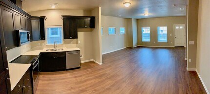 871 NE Water Ave in Albany, OR - Foto de edificio - Building Photo