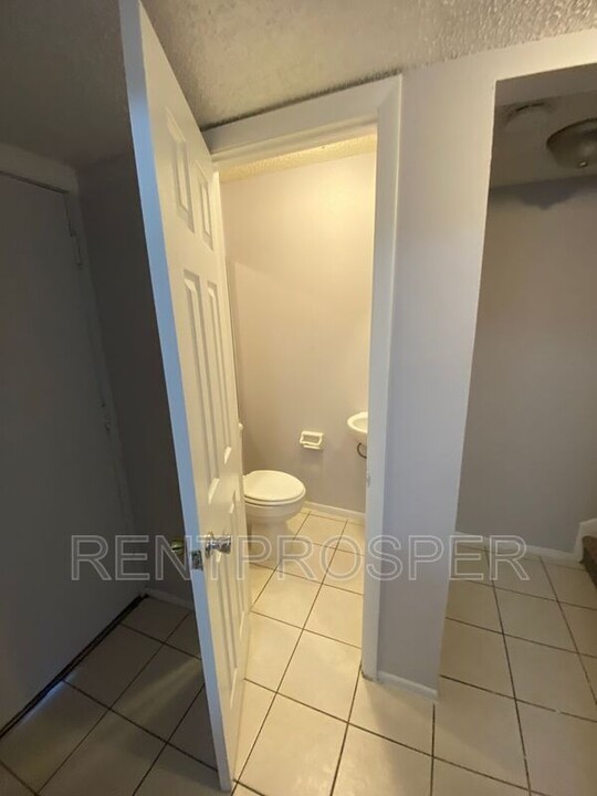 1832 Amberly Ave-Unit -Unit T4 in Orlando, FL - Building Photo