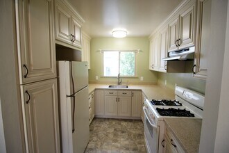 1856 Ash St in Palo Alto, CA - Building Photo - Building Photo