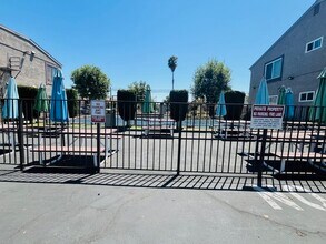 2325 Highbury Ave in Los Angeles, CA - Building Photo - Building Photo