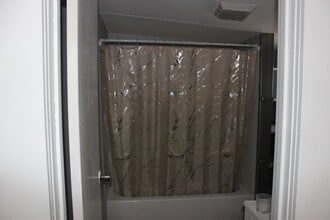 29 Washington St, Unit 4 in Concord, NH - Building Photo - Building Photo