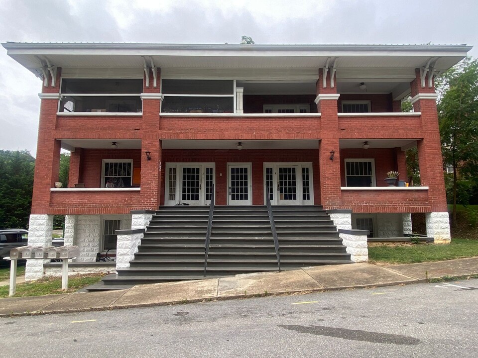 107 Charles St in Greeneville, TN - Building Photo