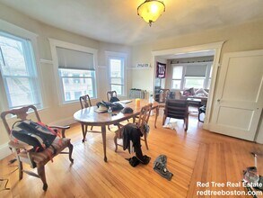 217 Boston Ave, Unit 2 in Medford, MA - Foto de edificio - Building Photo