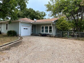 1000 E Walnut St in Hillsboro, TX - Foto de edificio - Building Photo