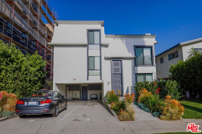 3314 Mentone Ave in Los Angeles, CA - Foto de edificio - Building Photo