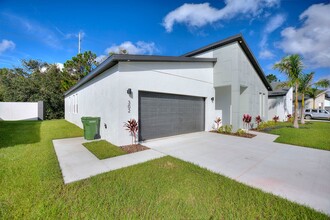 302 Royal Palm Wy in Winter Haven, FL - Foto de edificio - Building Photo