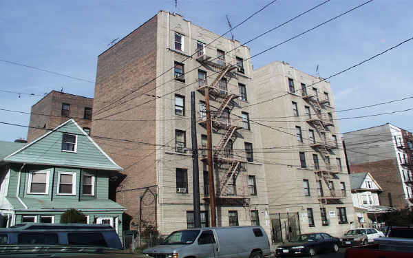 2709 Heath Ave in Bronx, NY - Foto de edificio