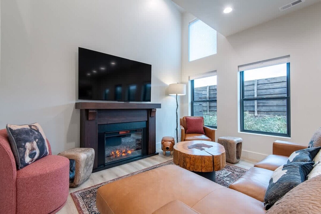 701 Stone Peak Lp in Driggs, ID - Building Photo