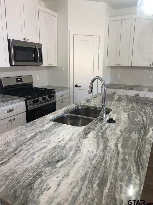 2948 Calloway Rd in Tyler, TX - Building Photo - Building Photo