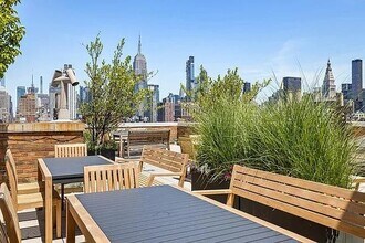 161 W 16th St in New York, NY - Building Photo - Building Photo