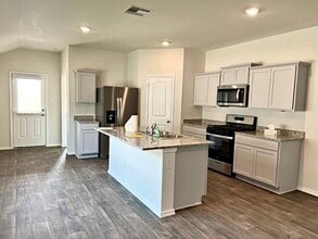 267 Sickle Lp in Uhland, TX - Building Photo - Building Photo
