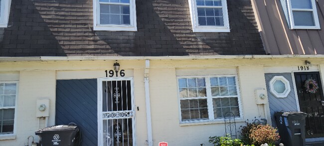 1916 Village Green Dr in Hyattsville, MD - Building Photo - Building Photo