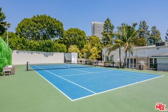727 Alta Dr in Beverly Hills, CA - Foto de edificio - Building Photo