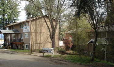 Hillside Terrace Apartments in Oregon City, OR - Foto de edificio - Building Photo