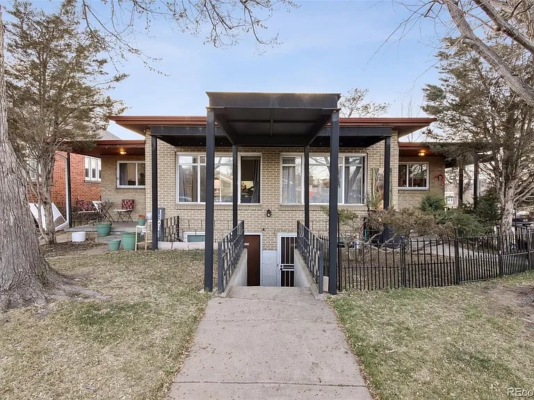 1301 S Logan St, Unit 1305A in Denver, CO - Foto de edificio