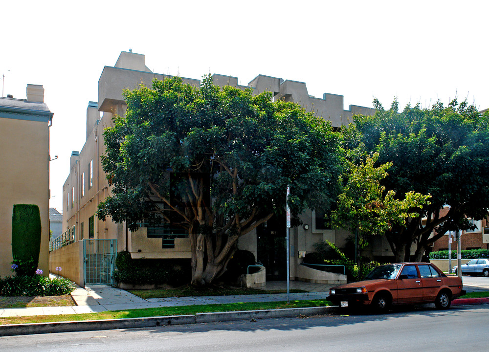 102 N Sweetzer Ave in Los Angeles, CA - Foto de edificio