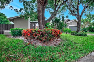 710 Bluebird Ln in Plantation, FL - Building Photo - Building Photo