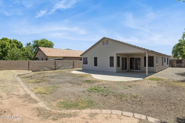 property at 1556 N Rockwell Ct