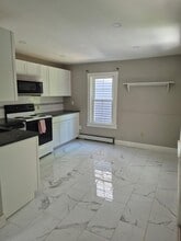 26-30-30 Alden Pl in Millbrook, NY - Building Photo - Building Photo