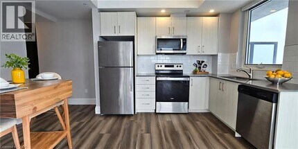 108 Garment St in Kitchener, ON - Building Photo - Building Photo