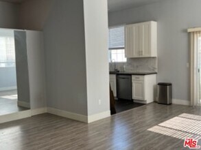 6833-6833 Hinds Ave in North Hollywood, CA - Building Photo - Building Photo
