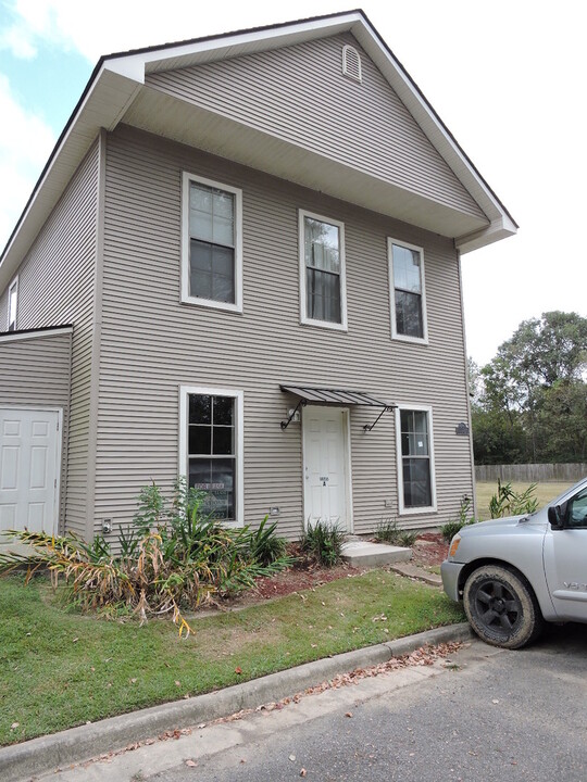 38035 Post Office Rd in Prairieville, LA - Building Photo