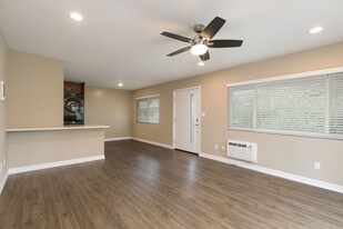 689 Tyrone St in El Cajon, CA - Building Photo - Interior Photo