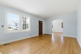 1002 Sutton Hill Rd in Nashville, TN - Building Photo - Building Photo