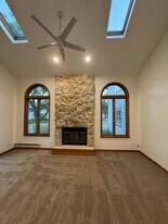 42 Parkington Cir in East Syracuse, NY - Building Photo