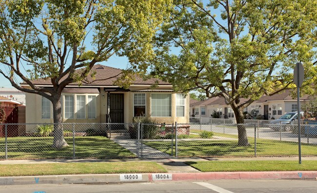 18000-18012 Alburtis Ave in Artesia, CA - Building Photo - Building Photo