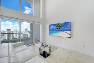 41 SE 5th St, Unit 2409 in Miami, FL - Building Photo