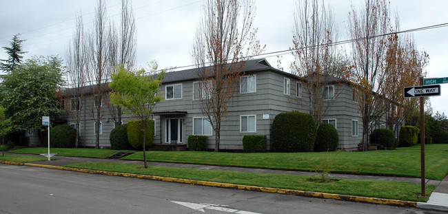 University Manor South in Eugene, OR - Building Photo - Building Photo