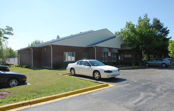 Wyndham Court in Palatine, IL - Building Photo - Building Photo