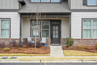 Feldspar Circle in Vestavia, AL - Foto de edificio - Building Photo