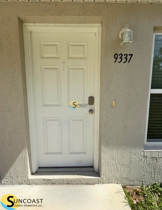9337 N Mendoza Way in Citrus Springs, FL - Building Photo