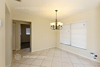 9331 NW 43rd St in Sunrise, FL - Building Photo - Building Photo