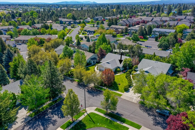 1923 NE Derek Dr in Bend, OR - Foto de edificio - Building Photo