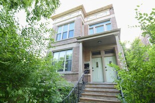 2730 N Central Park Ave, Unit J06P in Chicago, IL - Building Photo