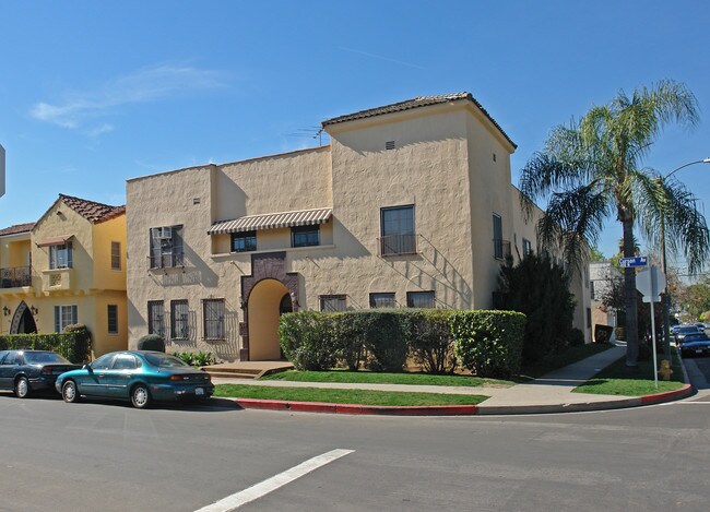 CU2 - 465 N. Curson Ave in Los Angeles, CA - Building Photo - Building Photo