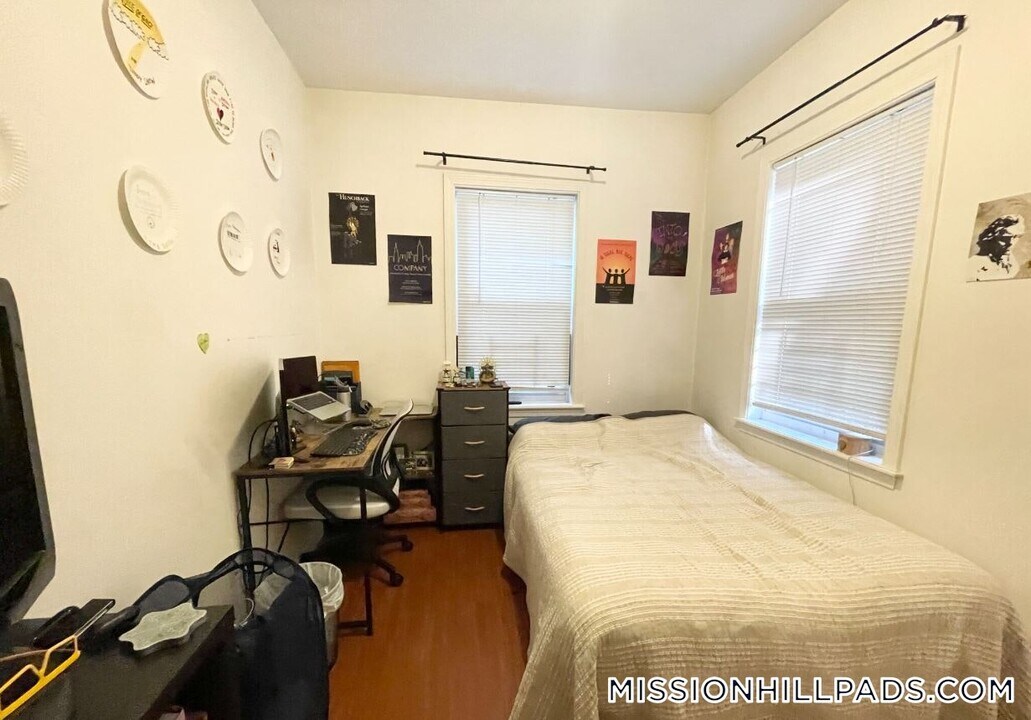 93A Hillside St in Boston, MA - Building Photo