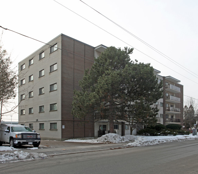 Wynbrook Apartments in Oshawa, ON - Building Photo - Building Photo