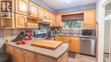 9404 Tamarack St in Windsor, ON - Building Photo - Building Photo
