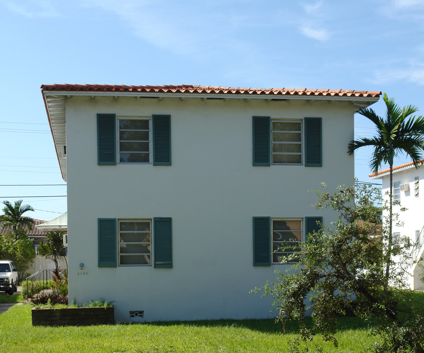 2390 SW Coral Way in Coral Gables, FL - Building Photo