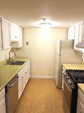 1145 Hartford Ave, Unit 2c in Johnston, RI - Building Photo - Building Photo
