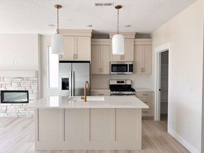 property at 2780 N Clark Pkwy