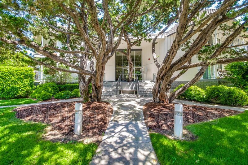 21 Willow Rd in Menlo Park, CA - Building Photo