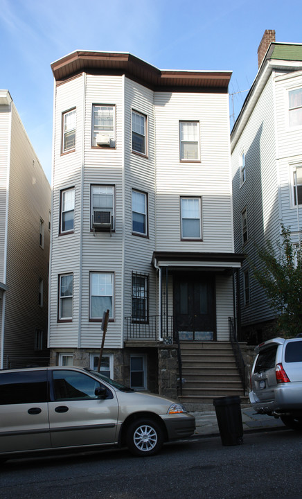 61 Cliff Ave in Yonkers, NY - Building Photo