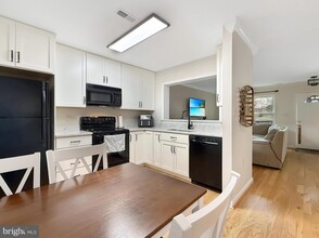 18016 Golden Spring Ct in Olney, MD - Building Photo - Building Photo