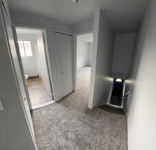 24961 Mayfair St in Flat Rock, MI - Building Photo - Building Photo